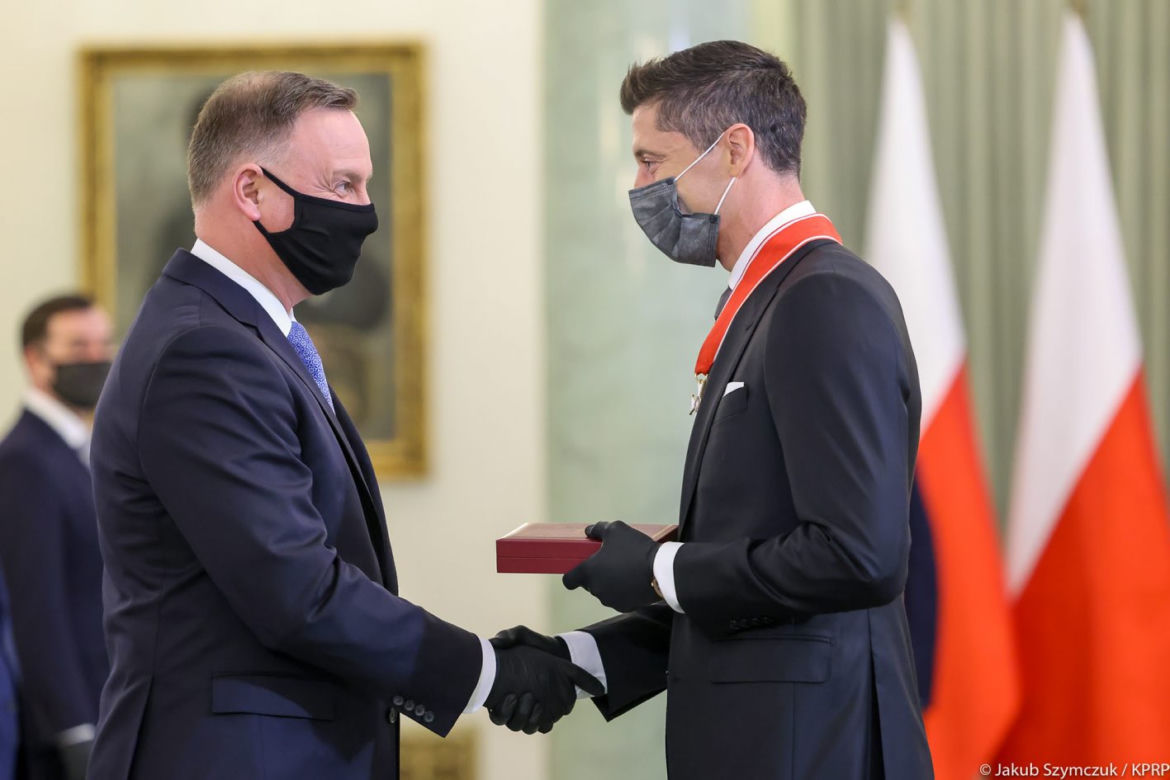 Robert Lewandowski odznaczony przez prezydenta Andrzeja Dudę