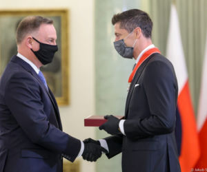 Robert Lewandowski odznaczony przez prezydenta Andrzeja Dudę