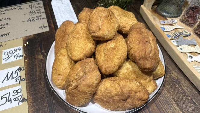 Pączek z paprykarzem kamieńskim