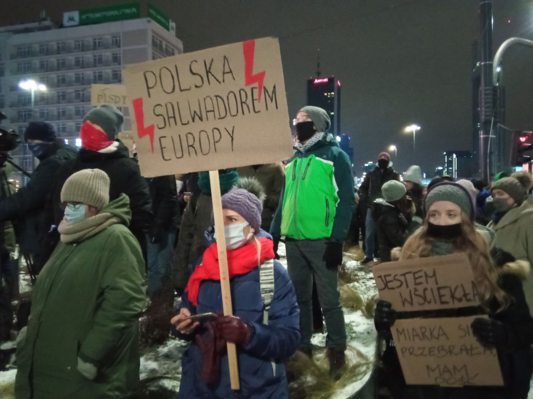 Strajk Kobiet w Warszawie. Takie transparenty mieli ze sobą protestujący (29.01.2021)