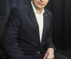 Przemysław Czarnek był królem parkietu we włoskim hotelu. Tam poznał piękną małżonkę [ZDJĘCIA]