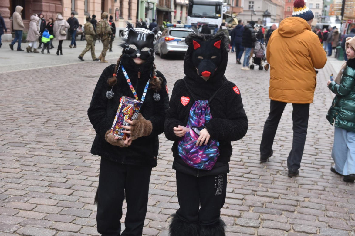 WOŚP 2024 w Toruniu: Tak wyglądał 32. Finał na starówce. Wolontariusze, atrakcje, koncerty