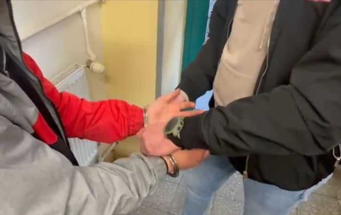 "Naznaczyli" młodego kibica symbolem swojej drużyny