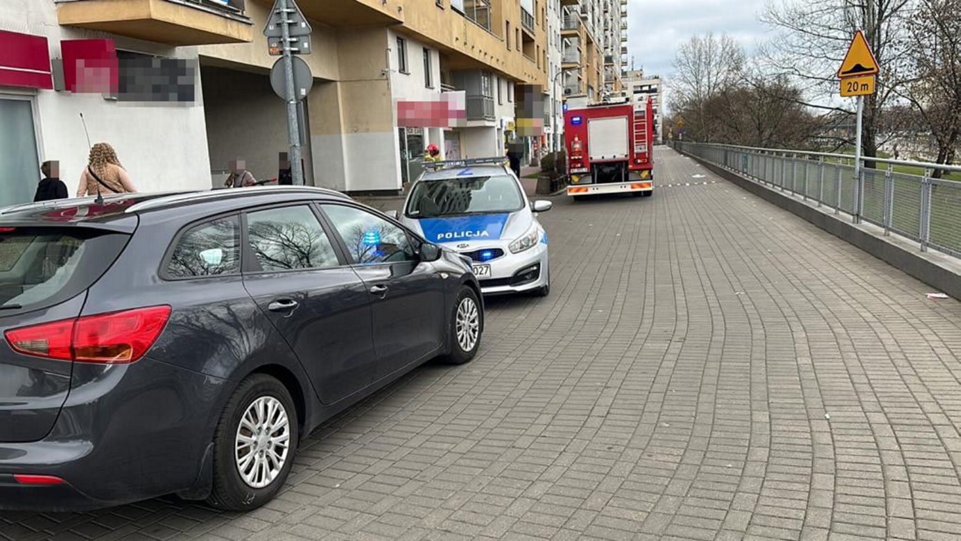 Rozrywający serce dramat na Bemowie. Kobieta z maleńkim dzieckiem runęła z 8. piętra
