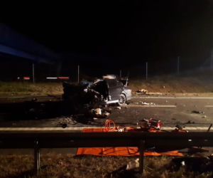 Koszmarny wypadek w Brzozie, nie żyje jedna osoba, auto zmasakrowane!