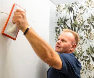 Murator Remontuje, Klejenie i fugowanie płytek