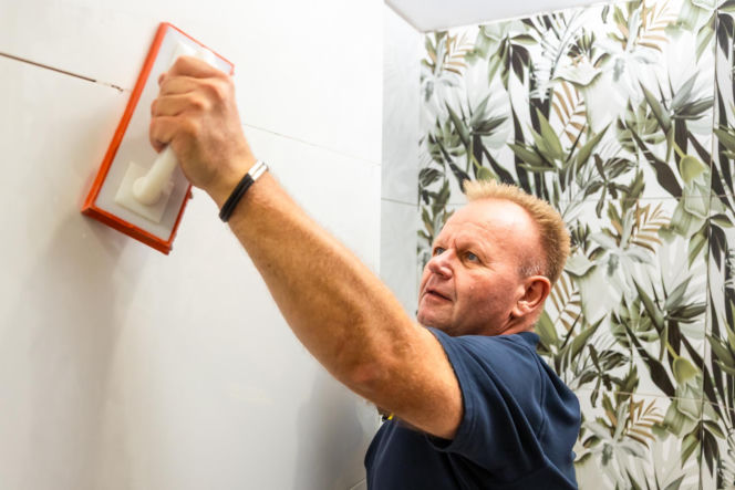 Murator Remontuje, Klejenie i fugowanie płytek