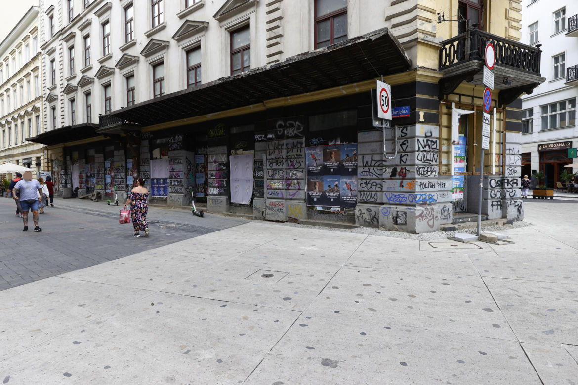 Czy Plac Pięciu Rogów pomoże ożywić okolicę? Pustostany w centrum Warszawy