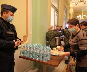Pierwsza fala uchodźców na dworcu w Przemyślu