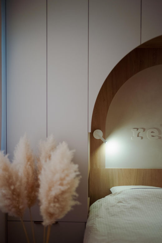 Nail Polish Inspired Interior: Hybryda mieszkania i studia fotograficznego na 63 metrach