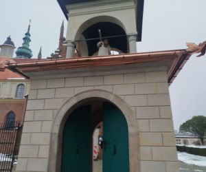 Kaplica przed wejściem do klasztoru ojców Bernardynów otrzymała nowy blask 
