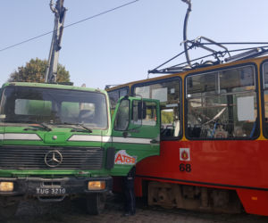 Tramwaj zderzył się z betoniarką
