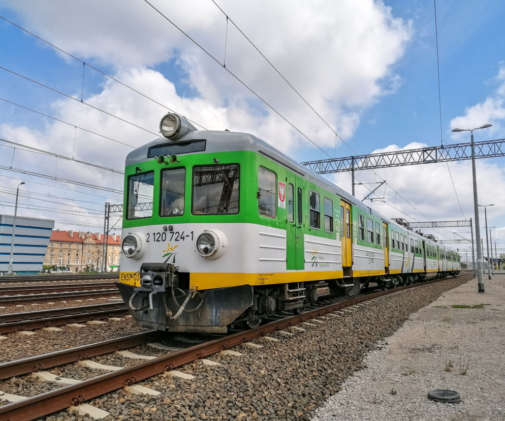 Ostatnia babcia na torach. Ani myśli o emeryturze, nadal będzie wozić pasażerów