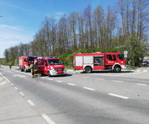 Wypadek w Nowych Żukowicach. Motocyklista ciężko ranny po zderzeniu z samochodem