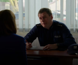 Przyjaciółki 14 sezon, odc. 165: Zuza (Anita Sokołowska), policjant (Maciej Skuratowicz)