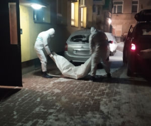 Makabryczne odkrycie w Siedlcach. Trzy ciała znalezione w mieszkaniu