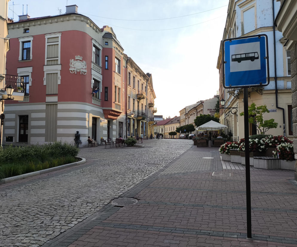 Nowa linia w centrum Tarnowa. Już wkrótce na ulicy Wałowej pojawi się autobus elektryczny 