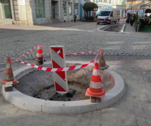 Klomby powstają na ulicy Wałowej w Tarnowie