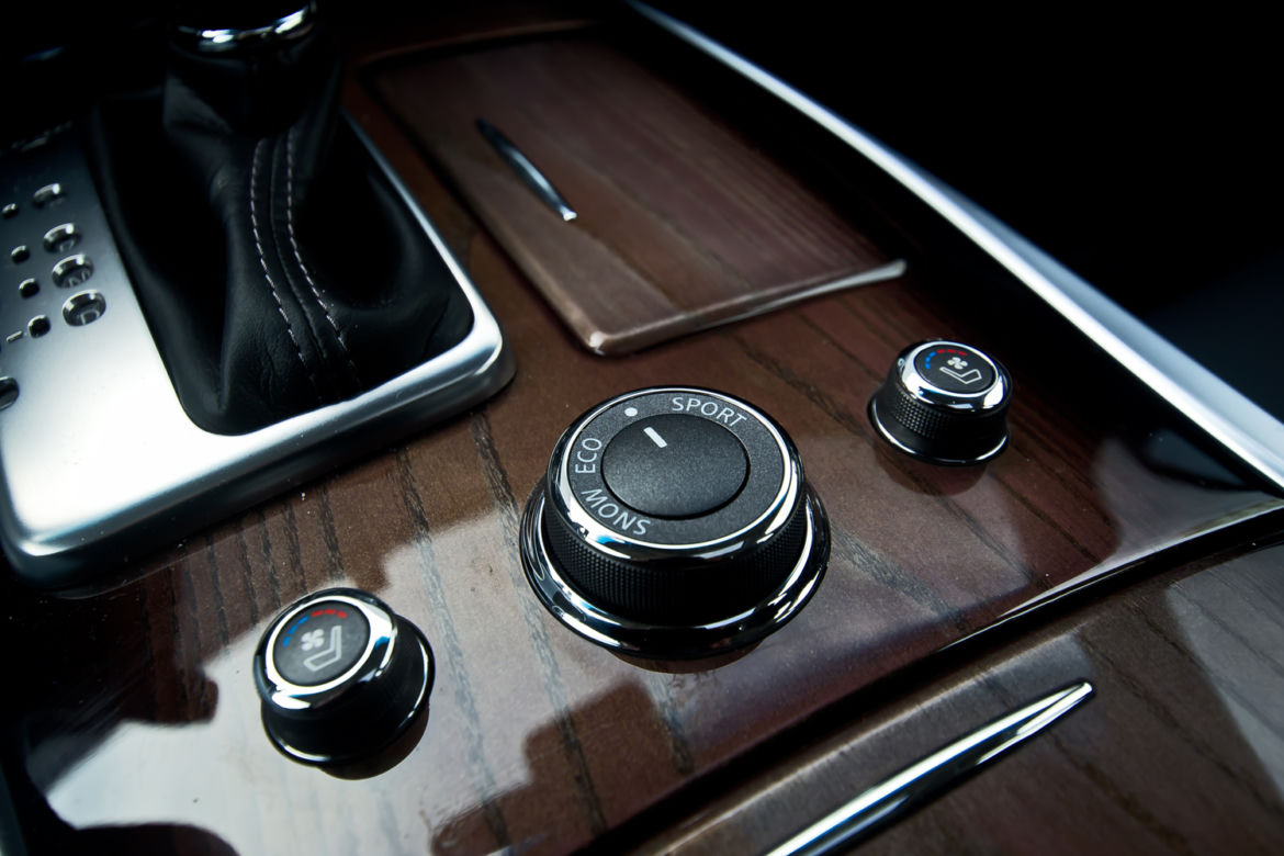 Infiniti Q70h Premium Tech