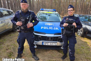 Pożar w Drezdenku. Dwoje policjantów uratowało mieszkańców z płonącej kamienicy