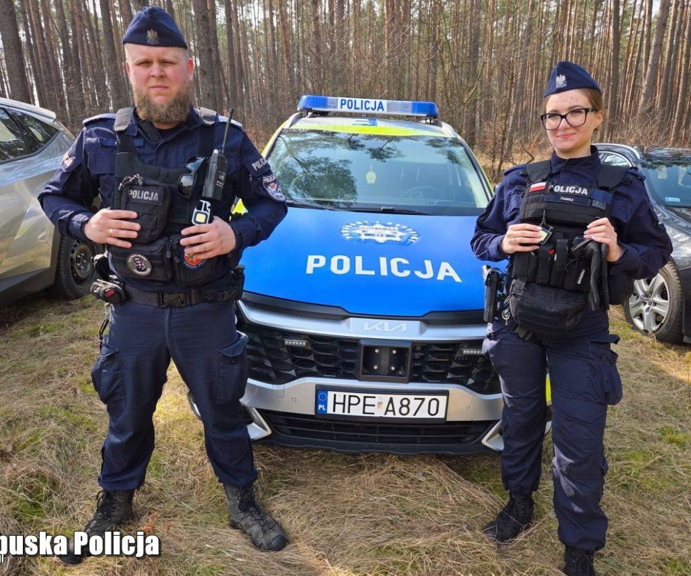 Pożar w Drezdenku. Dwoje policjantów uratowało mieszkańców z płonącej kamienicy