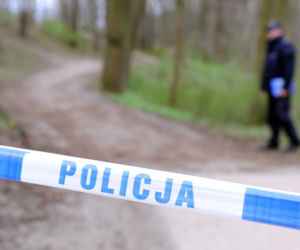 Martwa 75-letnia kobieta znaleziona w domu. Zatrzymany to jej krewny