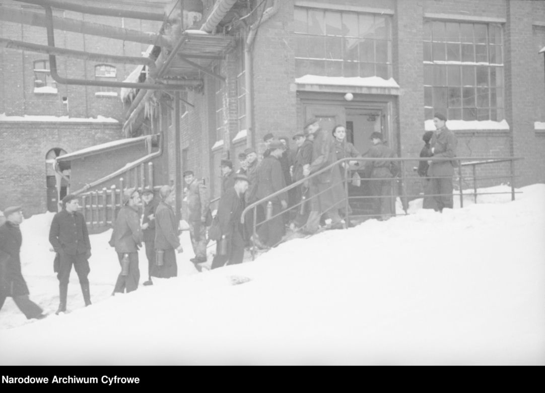 Tak wyglądała praca w wałbrzyskiej kopalnia "Chrobry" w 1946 roku. Niesamowite zdjęcia górników