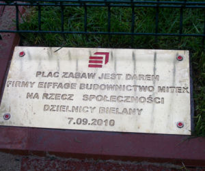 Tablica pamiątkowa, Plac Zabaw na warszawskich Bielanach