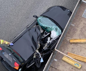 Poważny wypadek na S8. BMW rozpruło się o naczepę ciężarówki