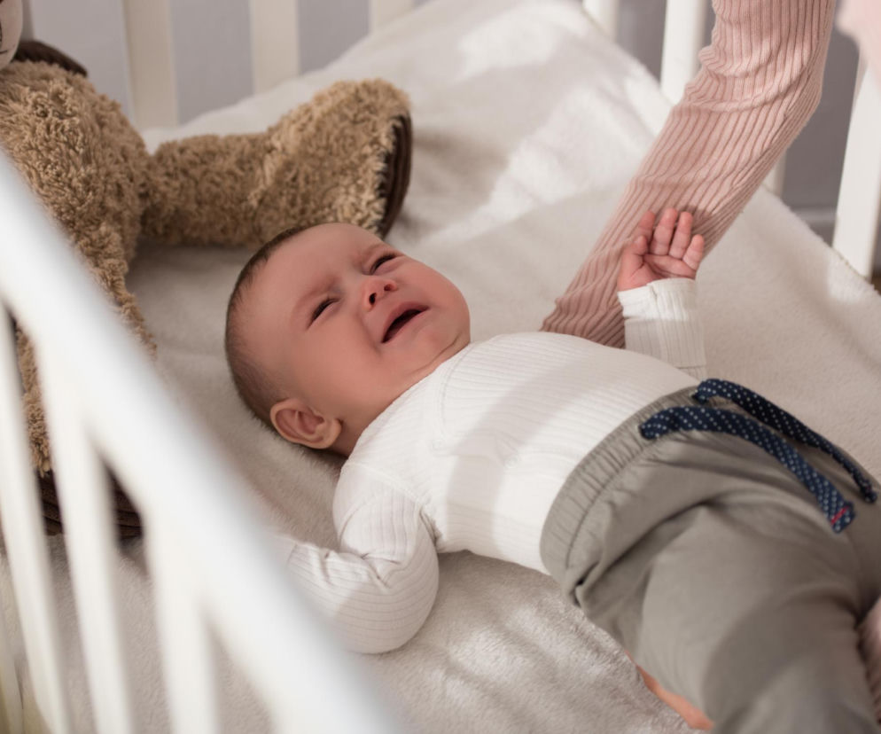 Niemowlę płacze godzinami? Eksperci wskazują najczęstsze przyczyny