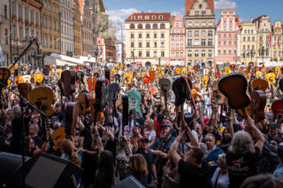 Gitarowy Rekord Świata 2026 startuje już za chwilę. Cała Polska znów zagra Hey Joe!