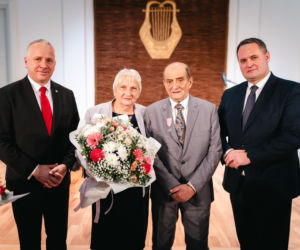 Złoty Gody par małżeńskich w Siedlcach - wręczenie pamiątkowych medali