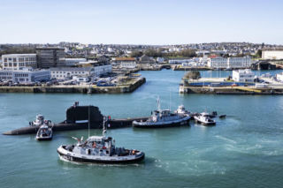 Francuski atomowy okręt podwodny De Grasse rozpoczyna próby morskie.