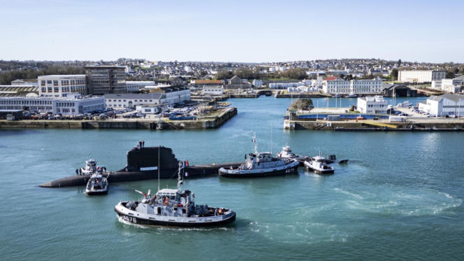 Francuski atomowy okręt podwodny "De Grasse" rozpoczyna próby morskie.