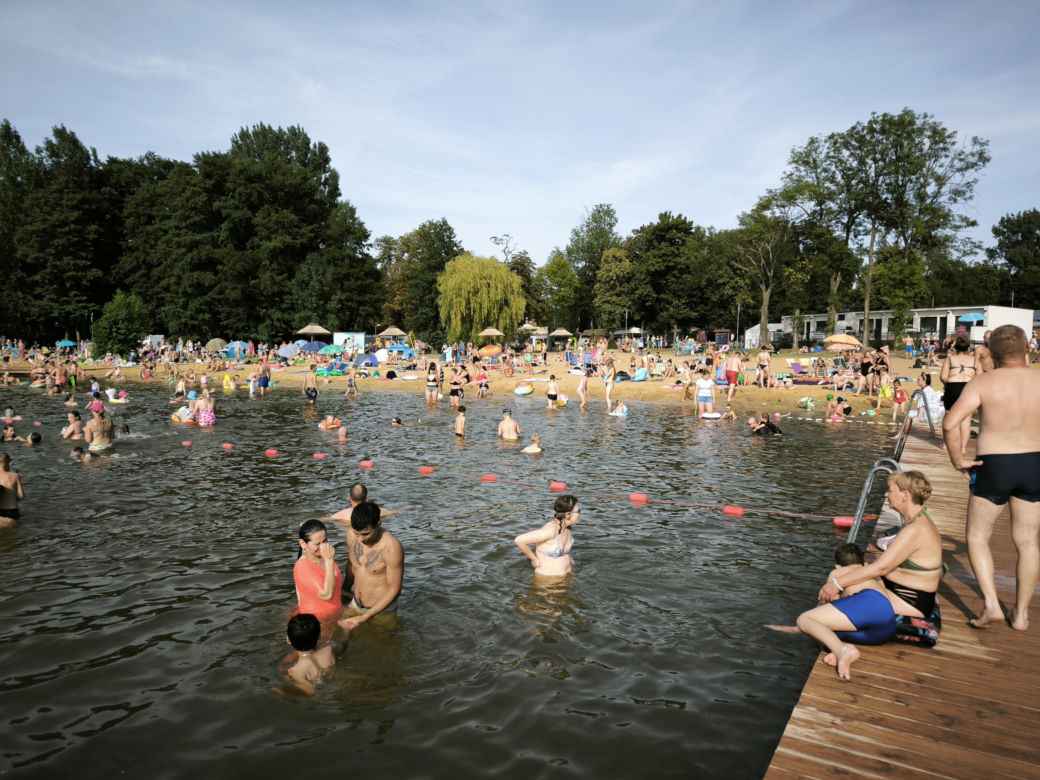 Długi sierpniowy weekend na plaży w Osiecznej