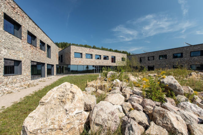 Chęciny. Projekt centrum, stworzony przez renomowaną warszawską pracownię WXCA, to kwintesencja szacunku do krajobrazu