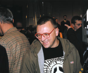 Jerzy Owsiak na przestrzeni lat. Tak zmieniał się jego charakterystyczny wizerunek