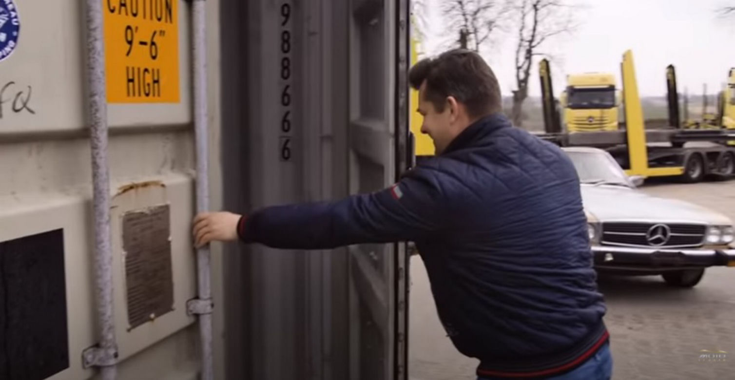 Zenek Martyniuk kupił 35 letni samochód. 