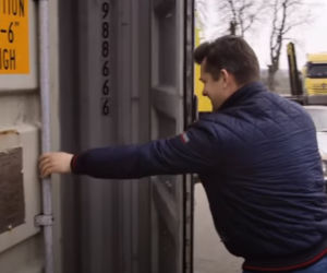 Zenek Martyniuk kupił 35 letni samochód. 
