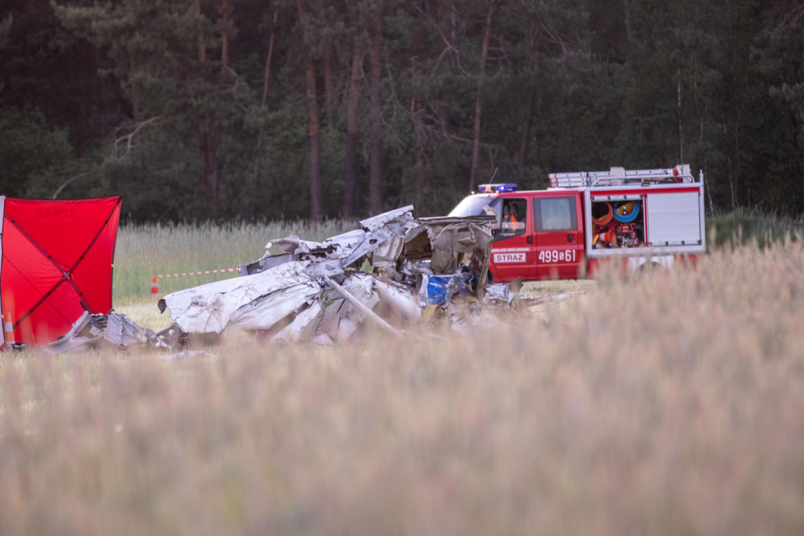 Katastrofa lotnicza w Rębielicach Królewskich. Rozbiła się awionetka, dwie osoby nie żyją 