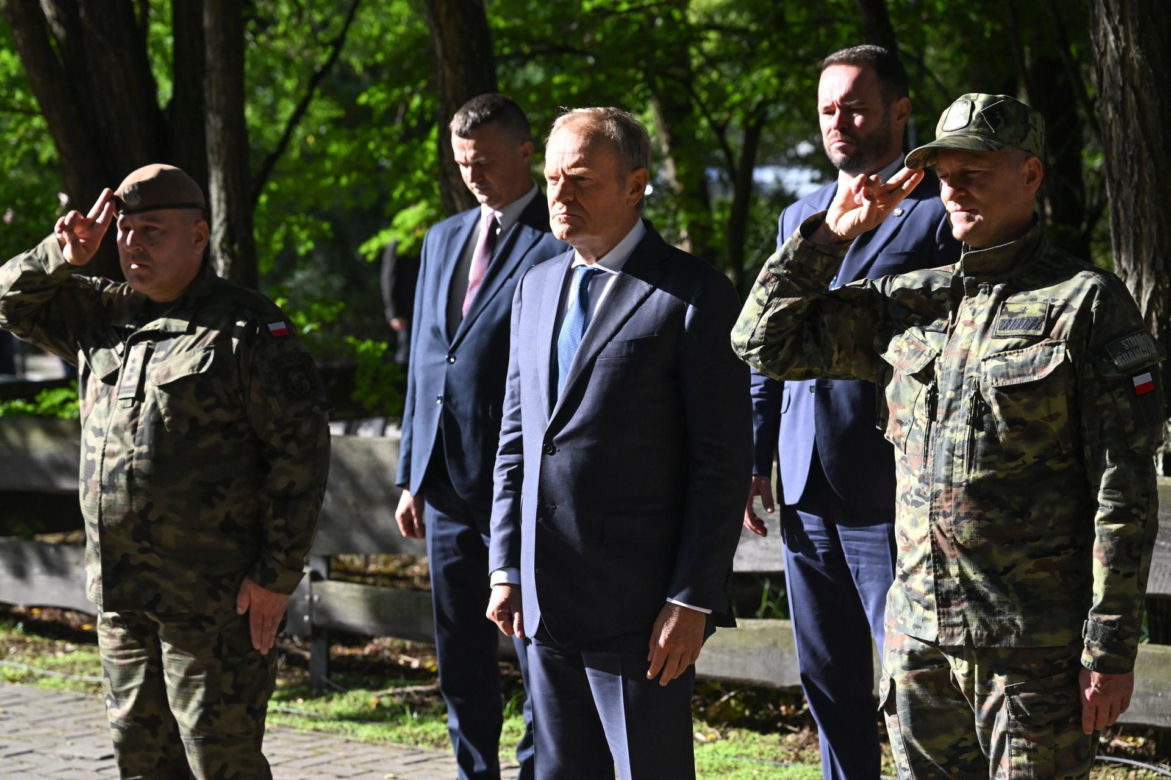 Donald Tusk stanowczo: "Musimy stać za polskimi żołnierzami"