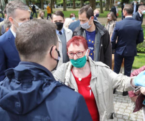 Trzaskowski nie przestrzega rządowych obostrzeń