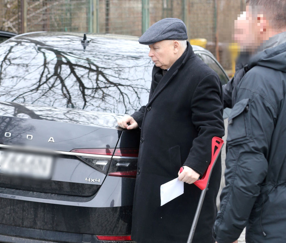 Jarosław Kaczyński na niedzielnej mszy