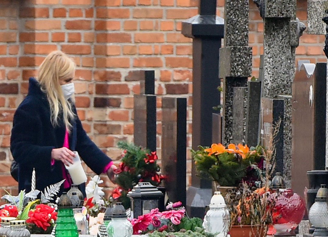 Olejnik uczciła rocznicę śmierci matki 