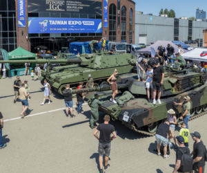 Warszawskie Targi Obronne. Ponad 100 wystawców, broń, sprzęt wojskowy i wyposażenie służb mundurowych w jednym miejscu!