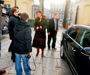 Gowin przyszedł na piechotę, a Mucha przyjechała limuzyną