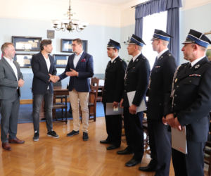 Promesy dla jednostek OSP! Kaliscy strażacy dostali pieniądze na zakup sprzętu [ZDJĘCIA] 