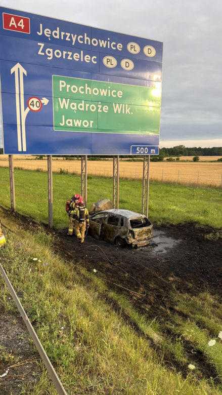 Tajemniczy wypadek na A4. Samochód zamienił się w kulę ognia