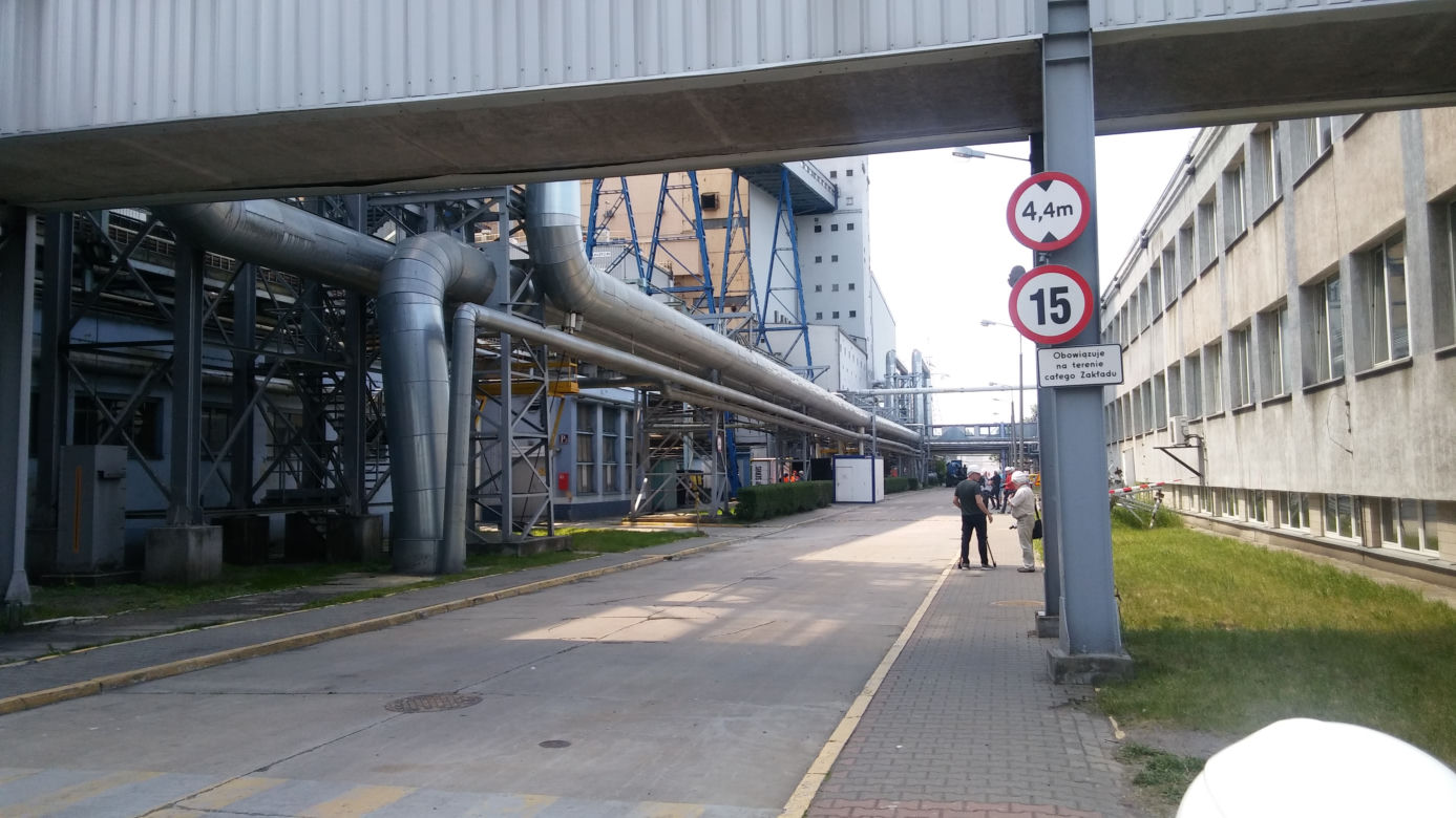 Ruszyła rozbiórka komina elektrociepłowni