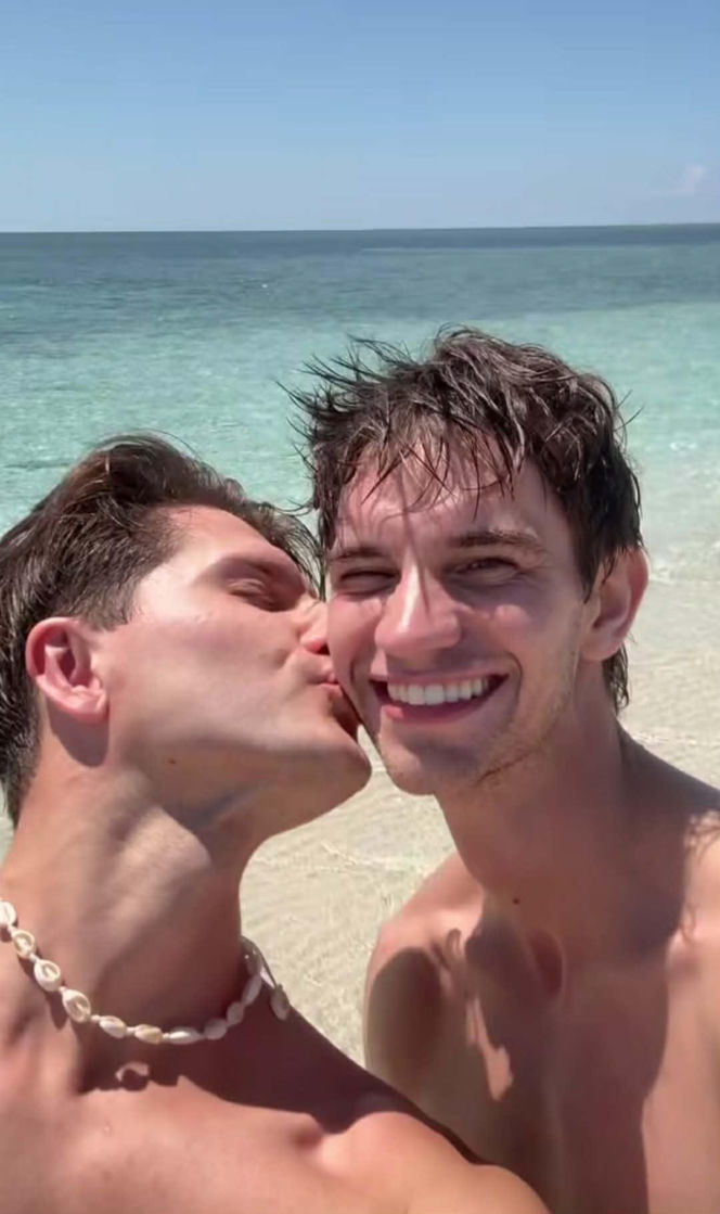 Michał Kassin z chłopakiem na egzotycznych wakacjach w Afryce. Tacy to pożyją?